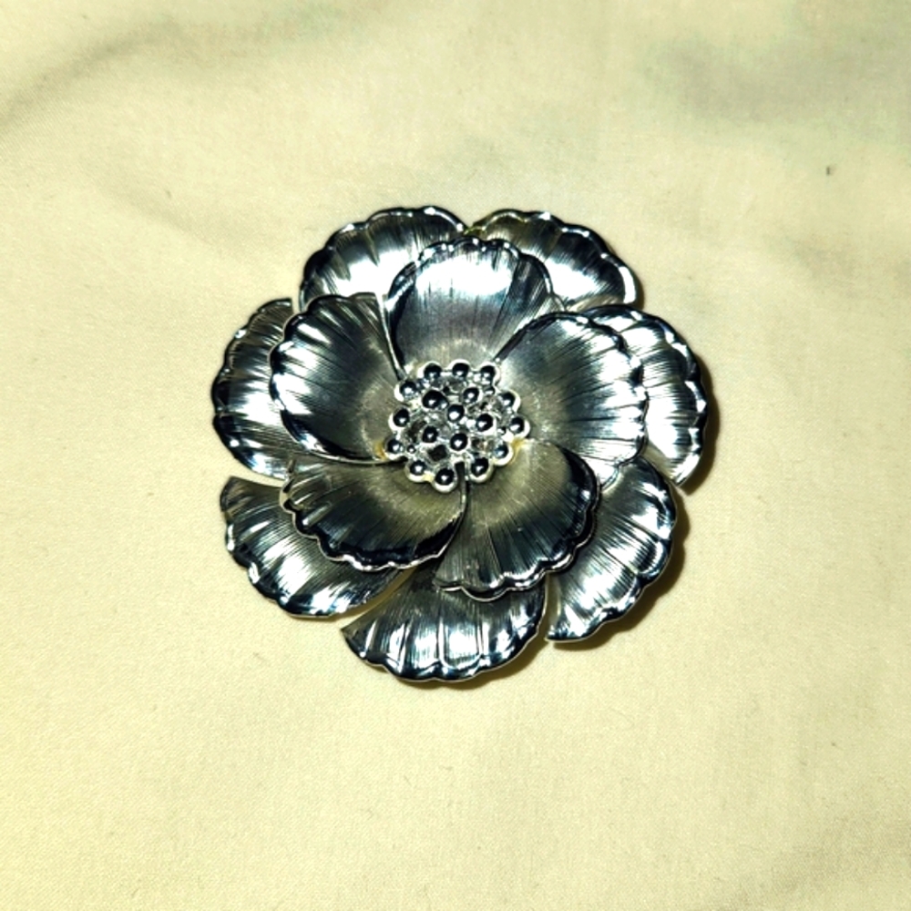 Flower Brooch Silver Tone